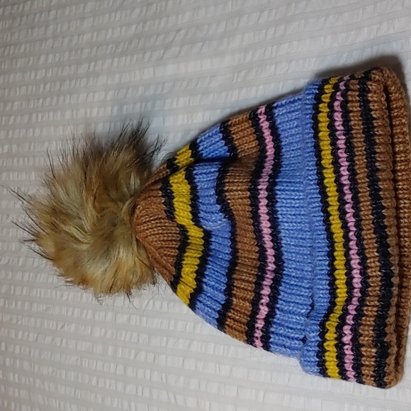 NWT AERIE MULTI STRIPED KNIT HAT TOQUE WITH FAUX FUR POMPOM - Picture 4 of 7
